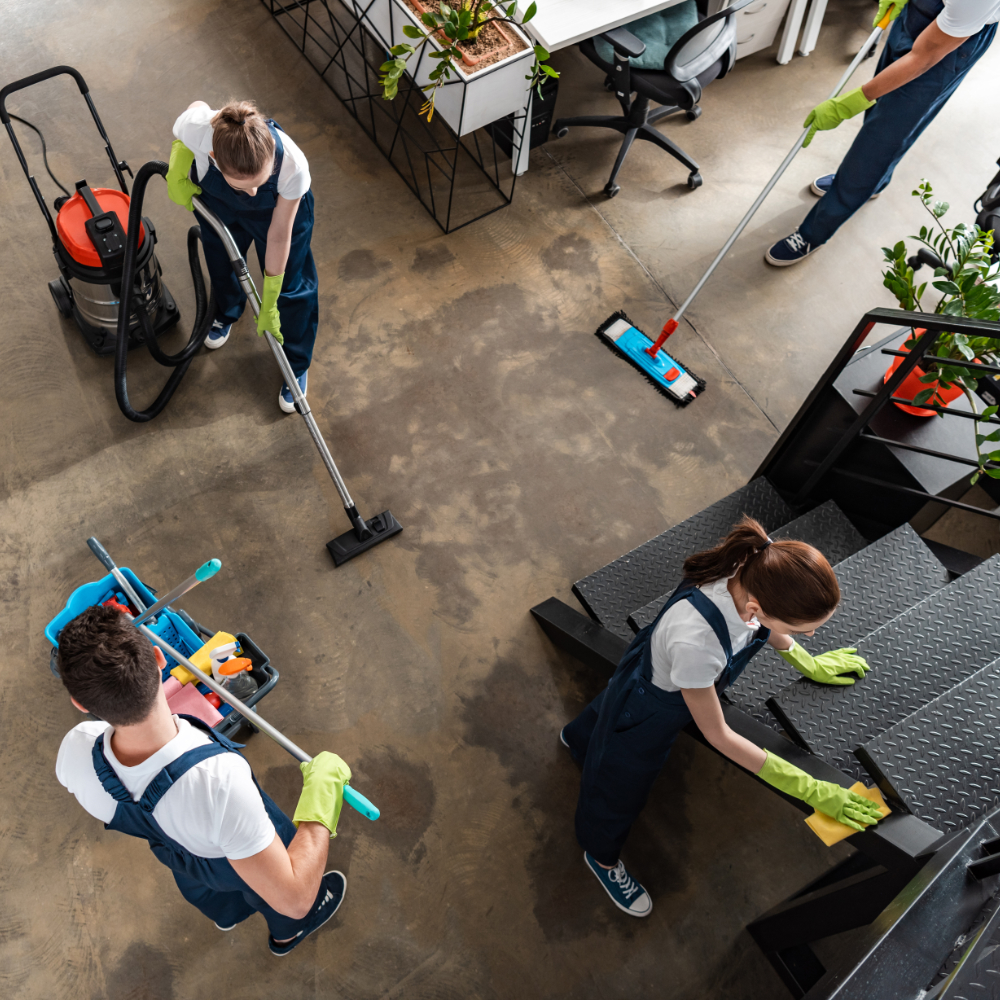 Working leader in cleaning